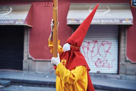 Galería: Solitario Cofrade realiza procesión pidiendo por médicos y enfermeras Galería: Solitario Cofrade realiza procesión pidiendo por médicos y enfermeras