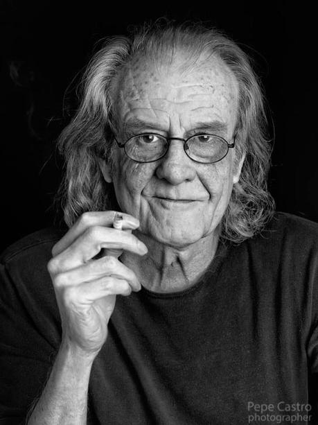 La imagen puede contener: una persona, gafas y primer plano