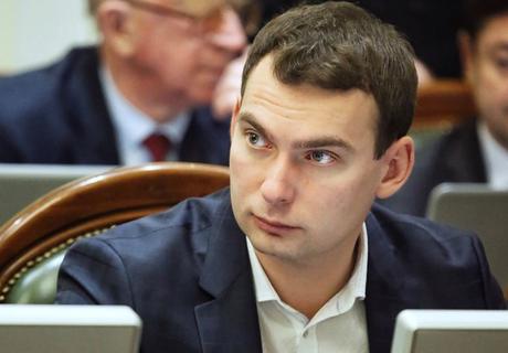 Комітет тиснуть, зупинити прийняття 