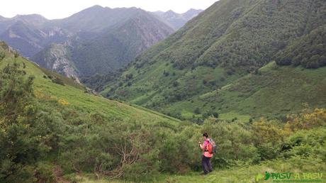 Descendiendo  por el Valle de Pandiellina hacia la Foz de los Arrudos