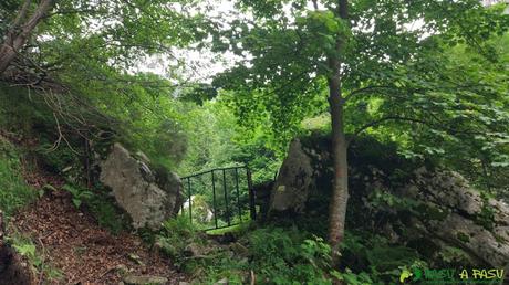 Portilla de acceso al Valle de Xulió