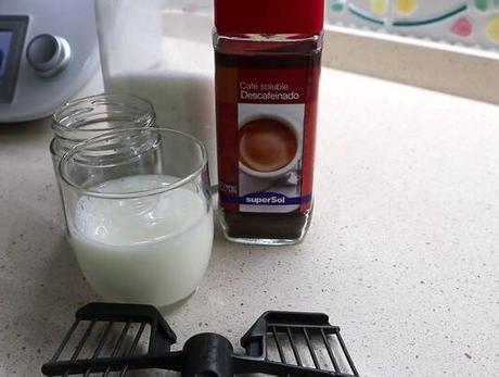 Los ingredientes para hacer café dalgona casero