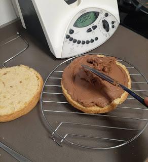 TARTA DE TRUFA CUBIERTA DE CHOCOLATE ESPEJO