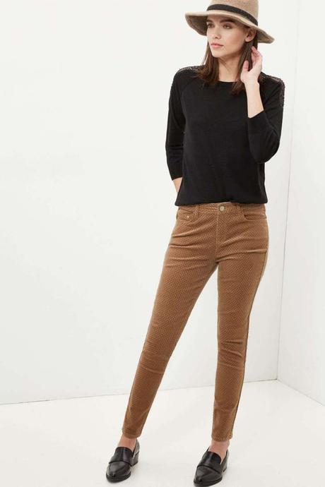 Outfits Con Falda De Pana Cafe