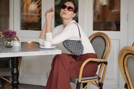 Outfits Con Falda De Pana Cafe