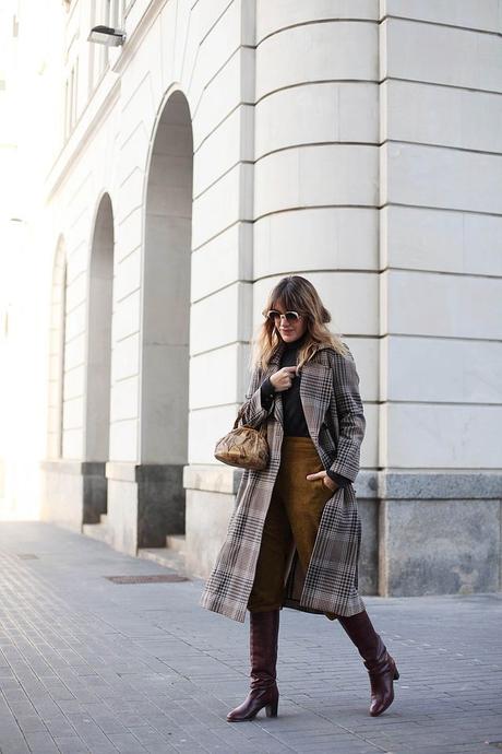 Outfits Con Falda De Pana Cafe