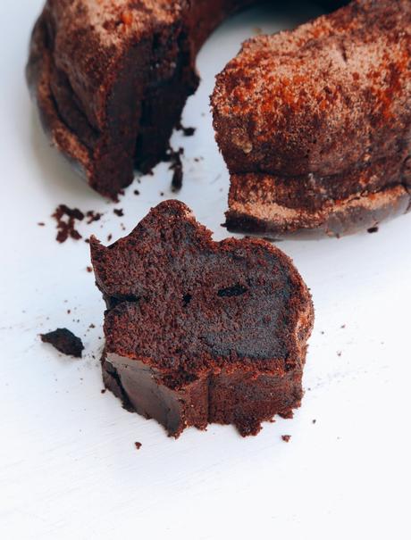 BUNDT CAKE DE CHOCOLATE CON AROMA DE COCO BUNDT CAKE DE CHOCOLATE CON AROMA DE COCO