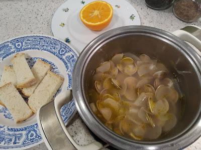 GAZPACHO PERRERO (SOPA DE ALMEJAS Y RABANOS CON NARANJAS)