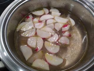 GAZPACHO PERRERO (SOPA DE ALMEJAS Y RABANOS CON NARANJAS)