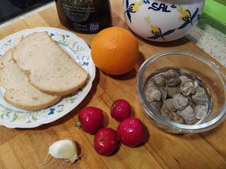 GAZPACHO PERRERO (SOPA DE ALMEJAS Y RABANOS CON NARANJAS)