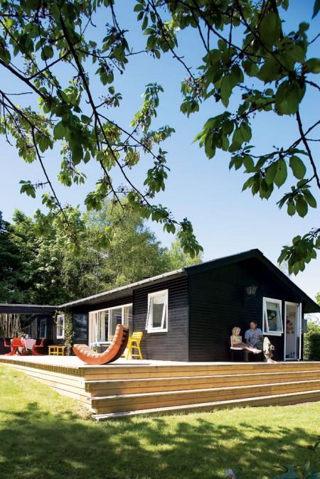 sillas panton sillas eames nevera smeg lámpara Nelson´s Bubble lámpara de diseño estilo nórdico estilo escandinavo estilo danés Eames eiffel decoración naraja decoración en blanco cocina negra cocina moderna cocina blanca casa de verano dinamarca 