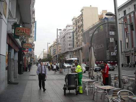 La Gran Vía madrileña, recorrer sus aceras centenarias siempre es un placer - Darío Alvarez, mayo 2011