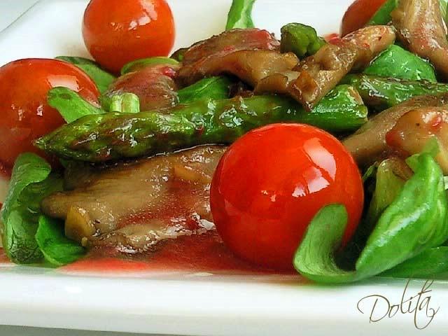 ENSALADA DE SETAS CON VINAGRETA DE FRAMBUESAS