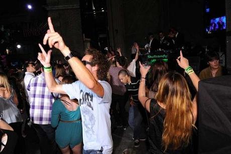 DANCE El Billabong Design For Humanity 2011 recuadó fondos para “Save The Music Fondation”