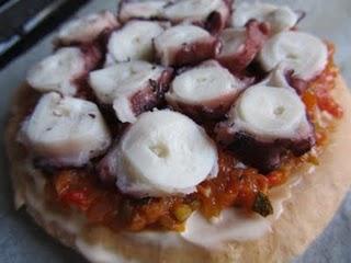 COCAS DE PULPO Y PISTO