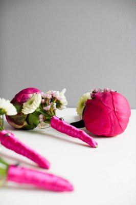 Un ramo de novia blanco y rosa fucsia