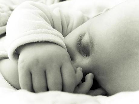 bebe-duerme-solo Recomiendan que los bebés duerman solos desde los 6 meses de vida