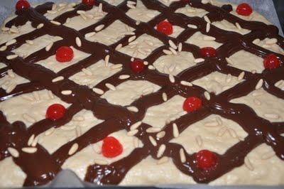 Coca De San Juan Con Crema De Chocolate Coca De San Juan Con Crema De Chocolate