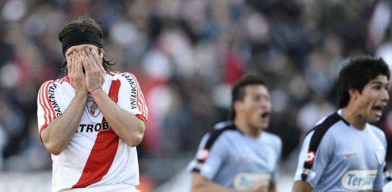 River traicionó su historia y descendió a la B Nacional