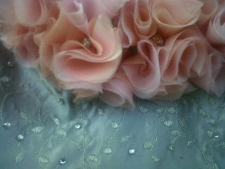 FIESTA PREMIOS YODONA 2011 Y ALEX REGUEIRO Detalle del vestido joya de Alex Regueiro