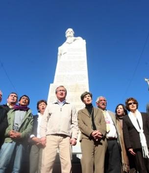 20110628114341-monumento-a-allende-recortada.jpg