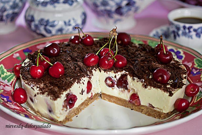 TARTA DE CEREZAS, QUESO Y YOGUR DE MARACUYA