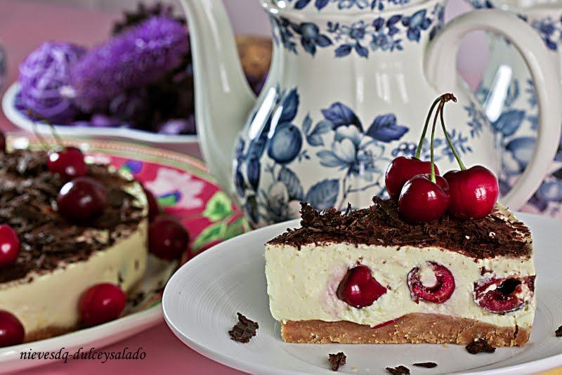 TARTA DE CEREZAS, QUESO Y YOGUR DE MARACUYA