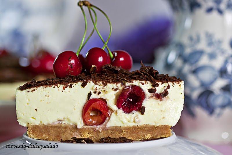 TARTA DE CEREZAS, QUESO Y YOGUR DE MARACUYA