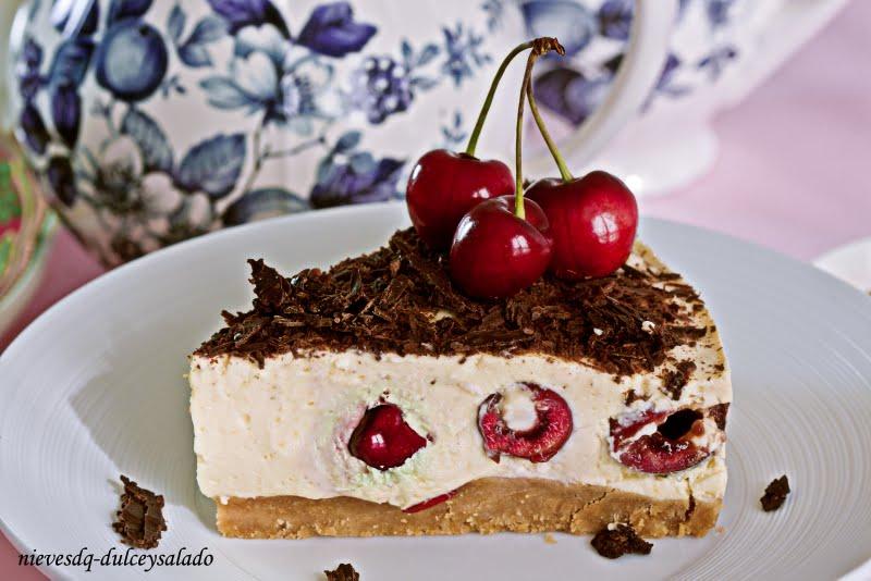 TARTA DE CEREZAS, QUESO Y YOGUR DE MARACUYA