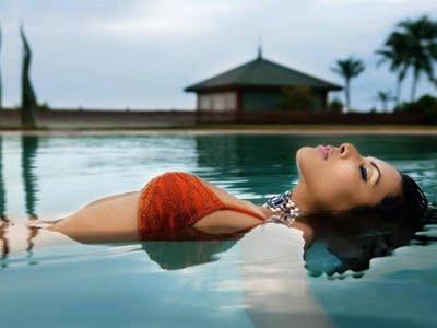 El sujetador rojo pirata.. ondeando en el Jardín!!!