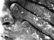 Como bautizando larvas.