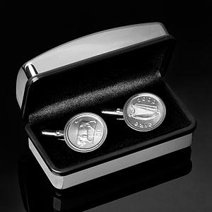 Utiliza monedas de tu país como gemelos el día de tu boda