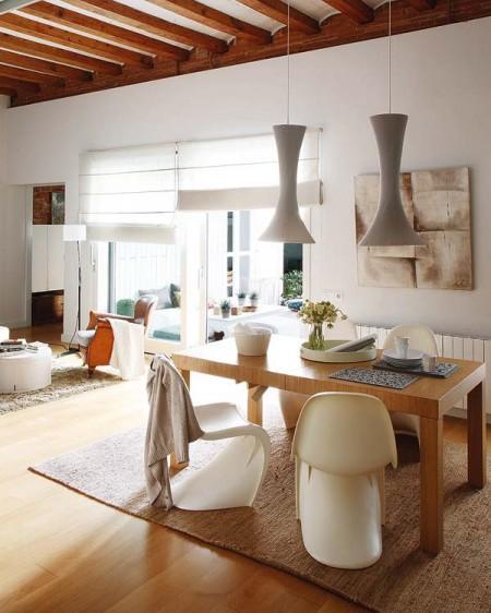 Un primero con terraza y jardín vigas en el techo sillas panton salon en la terraza piso con terraza y jardín muebles de terraza muebles de ikea muebles de diseño estilo nórdico estilo moderno estilo mediterráneo estilo escandinavo diseño de interiores primer piso decoración primer piso decoración en blanco decoración de interiores