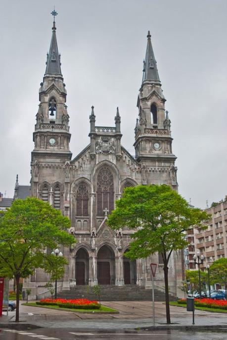 Disputas desde el canto de la sepultura.  Por Max.