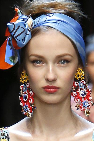 Pañuelos, turbantes y vinchas, los salvadores capilares de la cuarentena.