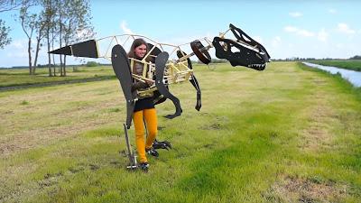 El dinosaurio mecánico de Esmée Kramer