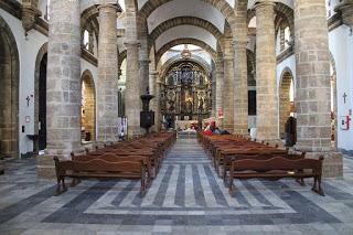 Interior de la catedral antigua de Cádiz o iglesia de Santa cruz