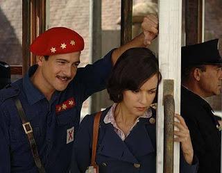 LAS 13 ROSAS (2007) Emilio Martínez-Lázaro