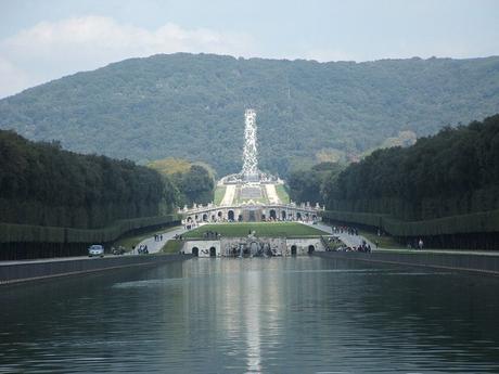 La Reggia di Caserta es el palacio real más grande del mundo. La Reggia di Caserta es el palacio real más grande del mundo.