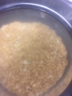 ENSALADA DE CEBADA CON GRANADA , FRUTOS SECOS Y HIERBAS AROMÁTICAS