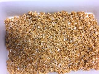 ENSALADA DE CEBADA CON GRANADA , FRUTOS SECOS Y HIERBAS AROMÁTICAS