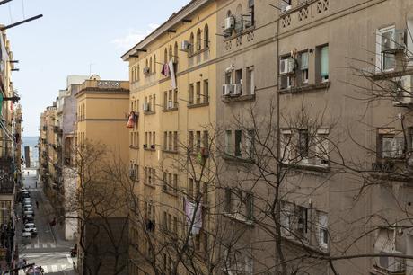 viviendas barcelona barceloneta tourist apartment spanish properties spanish house barcelona scandinavian apartment in spain piso barcelona mediterranean interiors estilo mediterráneo barcelona decor barcelona barcelona interiors apartamento turístico barcelona  