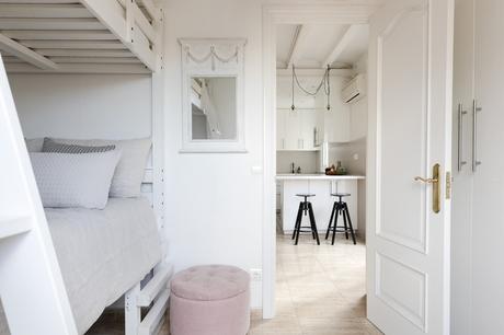 viviendas barcelona barceloneta tourist apartment spanish properties spanish house barcelona scandinavian apartment in spain piso barcelona mediterranean interiors estilo mediterráneo barcelona decor barcelona barcelona interiors apartamento turístico barcelona  