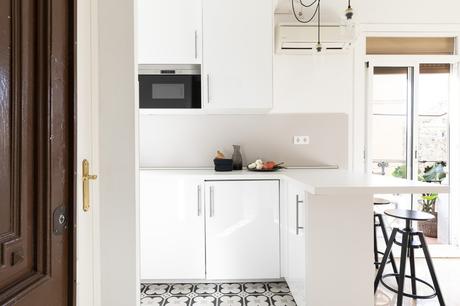 viviendas barcelona barceloneta tourist apartment spanish properties spanish house barcelona scandinavian apartment in spain piso barcelona mediterranean interiors estilo mediterráneo barcelona decor barcelona barcelona interiors apartamento turístico barcelona  