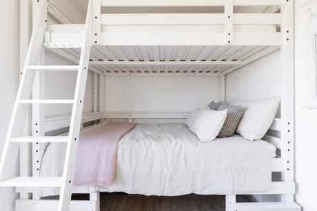 viviendas barcelona barceloneta tourist apartment spanish properties spanish house barcelona scandinavian apartment in spain piso barcelona mediterranean interiors estilo mediterráneo barcelona decor barcelona barcelona interiors apartamento turístico barcelona  