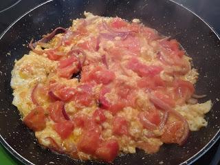 EKOORI (HUEVOS REVUELTOS CON ESPECIAS AL ESTILO HINDÚ)