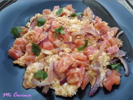 EKOORI (HUEVOS REVUELTOS CON ESPECIAS AL ESTILO HINDÚ)