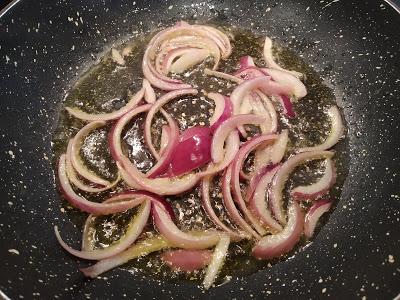 EKOORI (HUEVOS REVUELTOS CON ESPECIAS AL ESTILO HINDÚ)