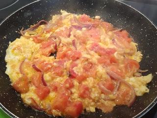 EKOORI (HUEVOS REVUELTOS CON ESPECIAS AL ESTILO HINDÚ)