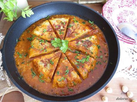 Tortilla de patatas y cebolla en salsa (Truita amb suc) Tortilla de patatas y cebolla en salsa (Truita amb suc)